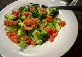 Tomatdressad Broccoli